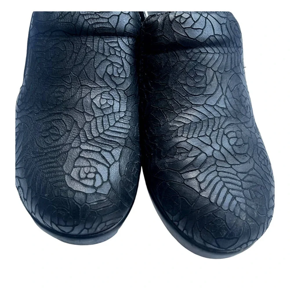 Alegria ERYN FLORAL NOTES Slip Resistant Embossed Leather Clog | Womens 42 Black - Picture 3 of 6